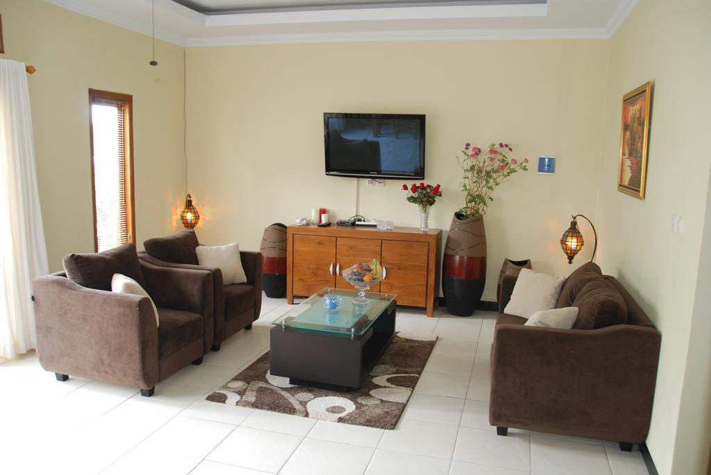 Rosseno Villa ยอกยาการ์ตา ภายนอก รูปภาพ